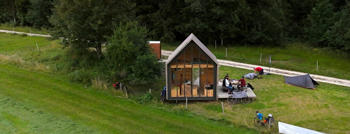 La Halte : des cabanes sur les GTJ !